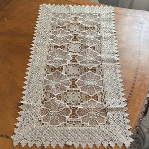 NEW Elegant Cream Lace Table Runner